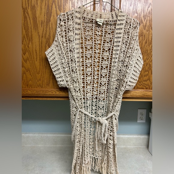 Daytrip Sweaters - Vintage women’s Daytrip Light Tan Crochet Cardigan size large